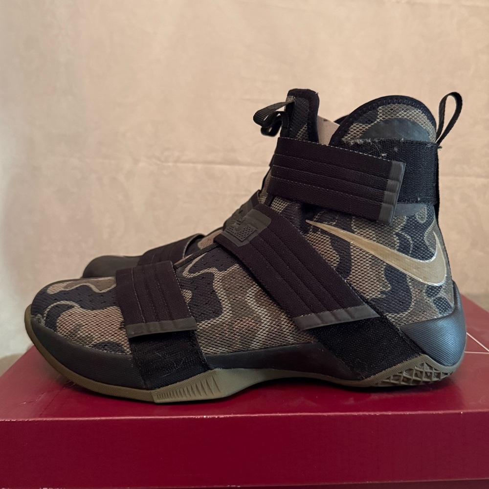 ⚡️LeBron Soldier 10 SFG - Size 10.5 - Picture 6 of 8
